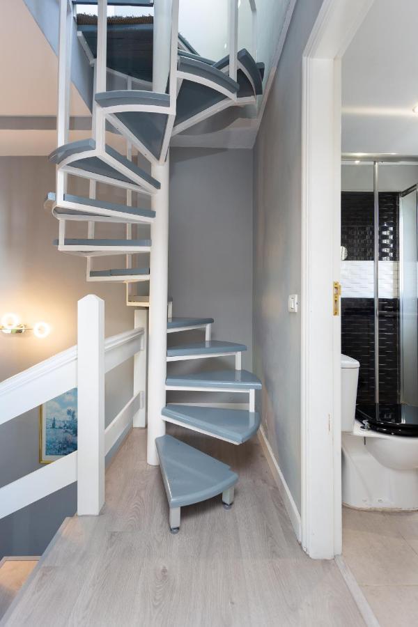 Home2Book Charming Sea Front House Эль-Эскобональ Экстерьер фото